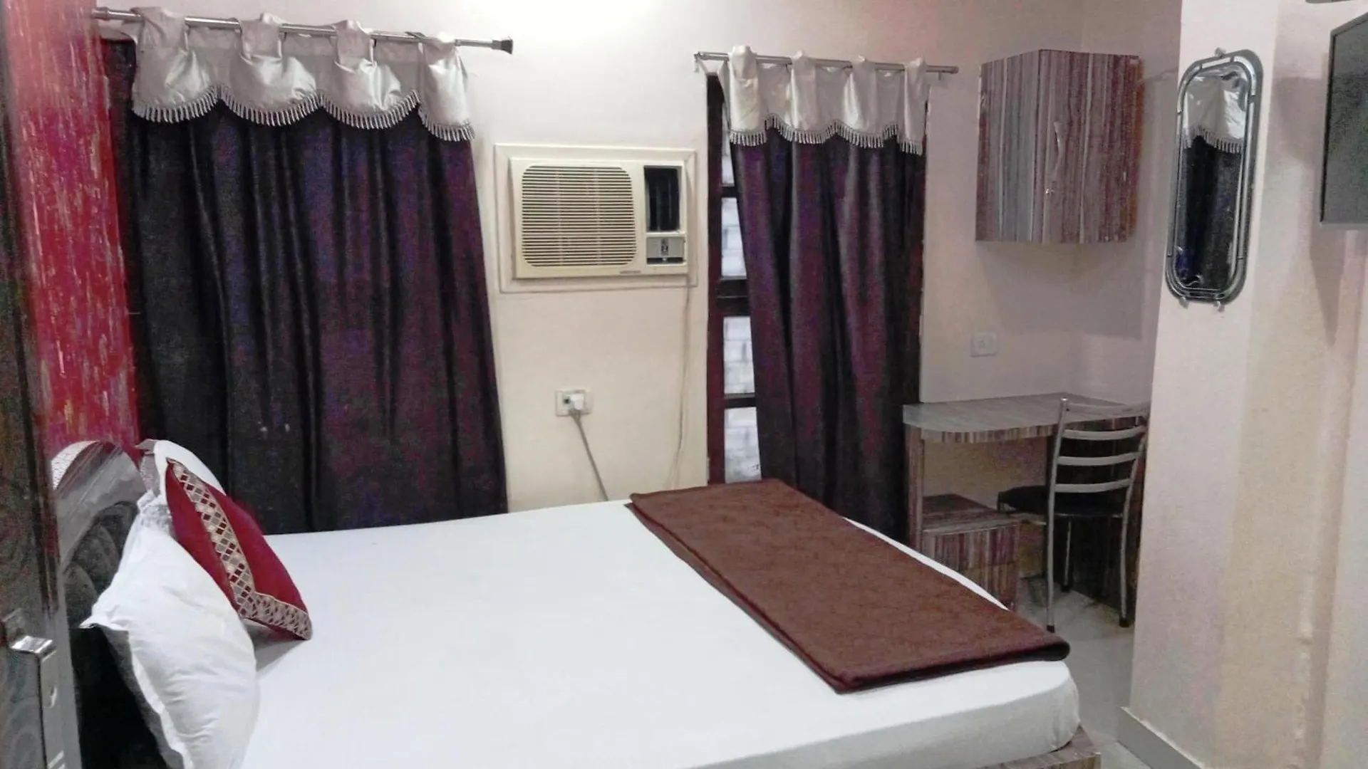 Hotel H M International Varanasi