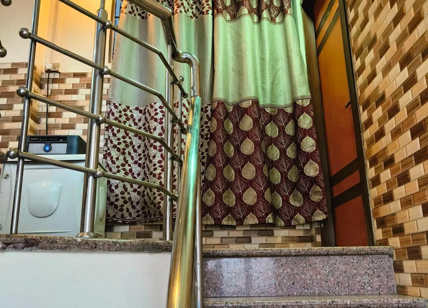 Hotel H M International Varanasi 2*,  Indien