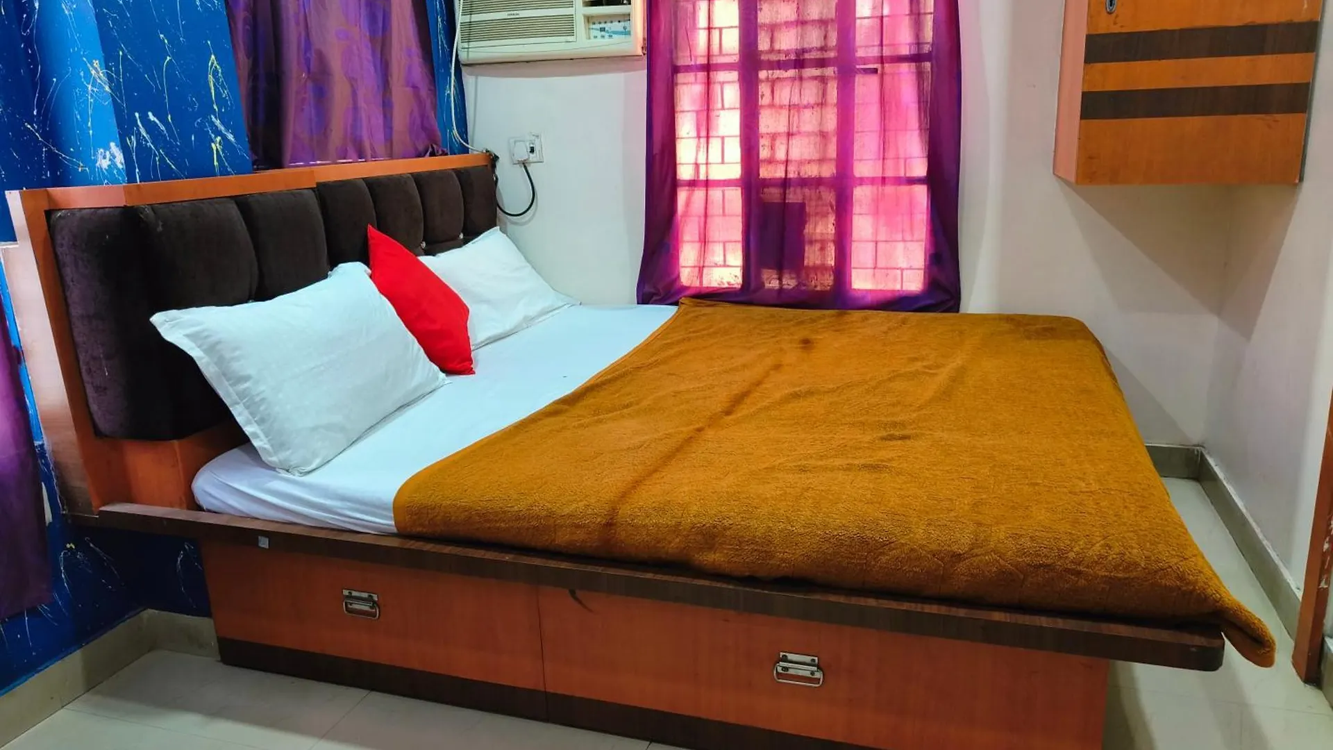 **  Hotel H M International Varanasi Indien