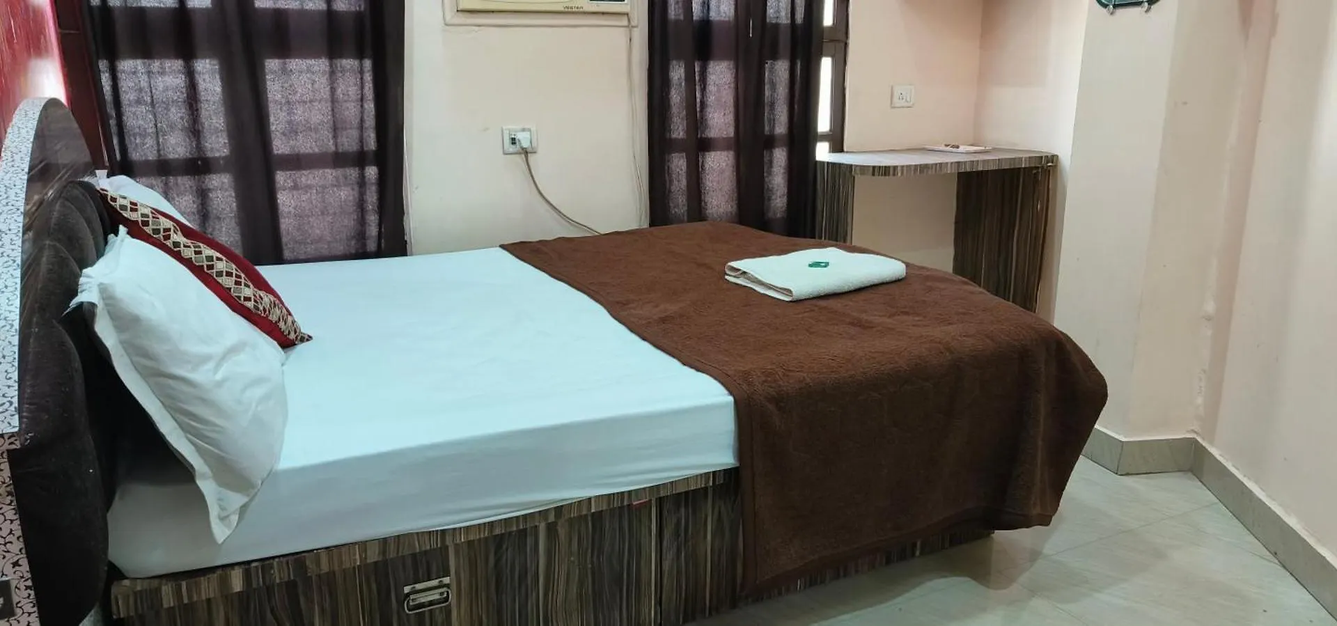 Hotel H M International Varanasi