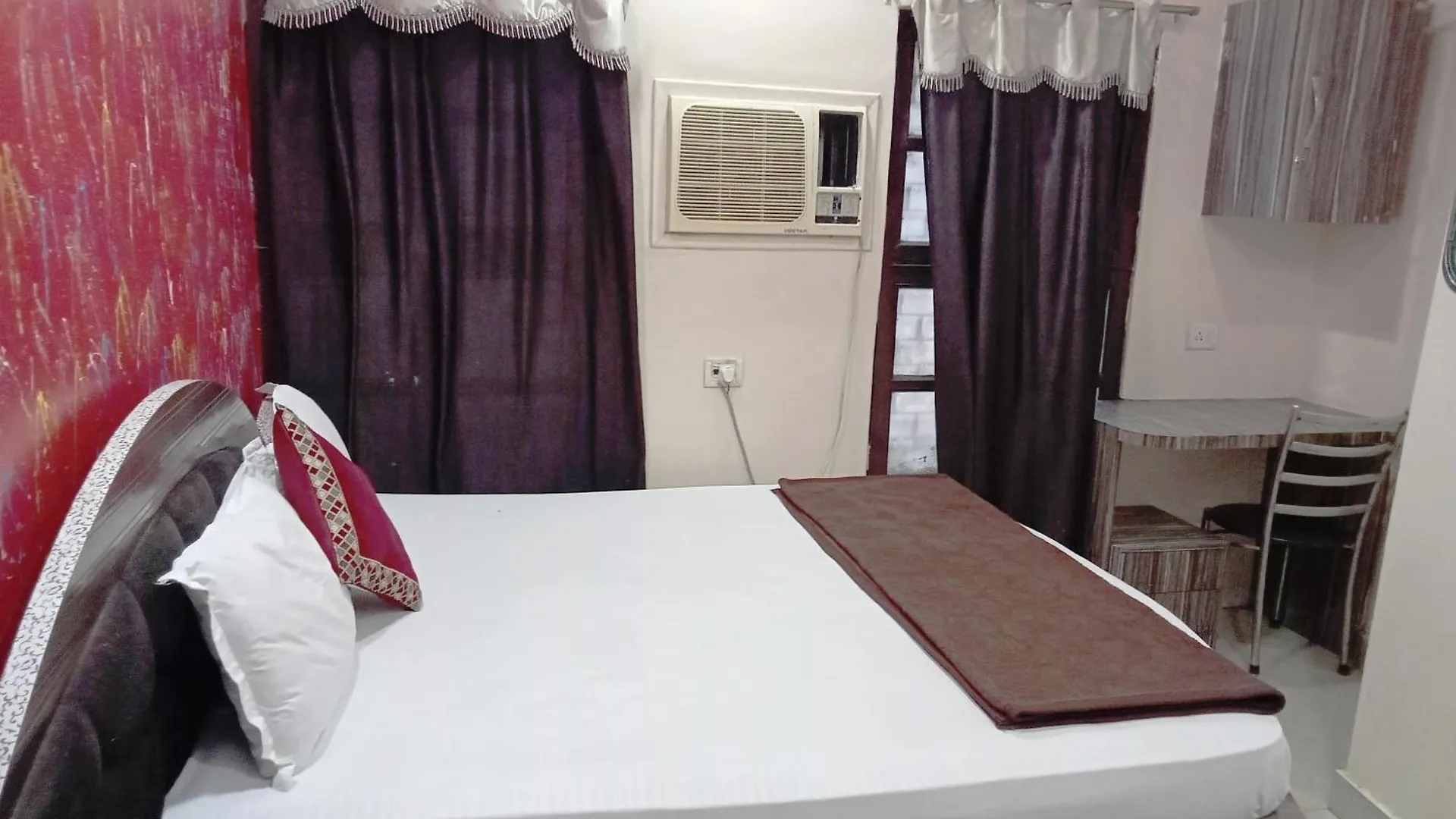 Hotel H M International Βαρανάσι 2*,  Ινδία