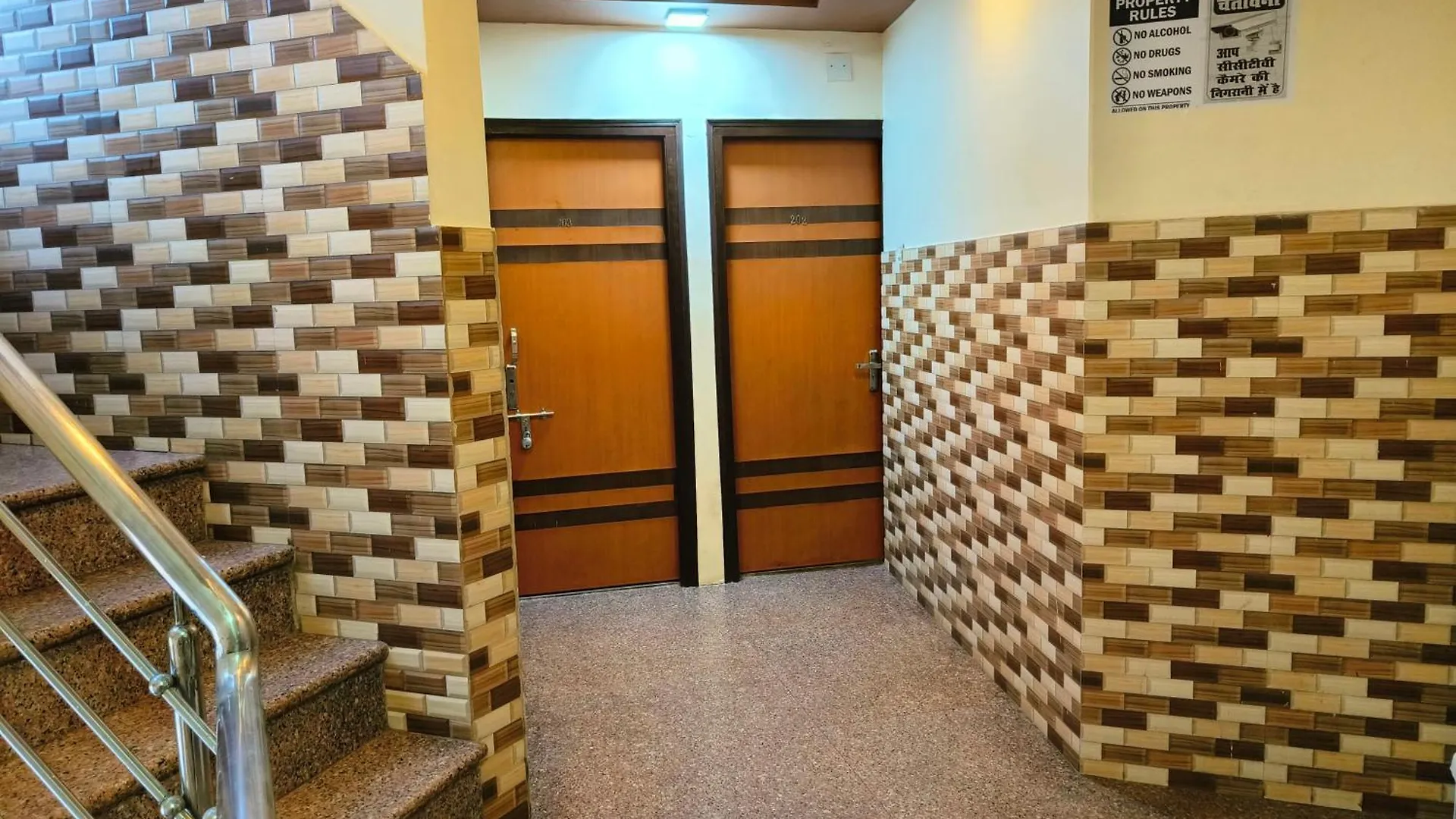 **  Hotel H M International Βαρανάσι Ινδία