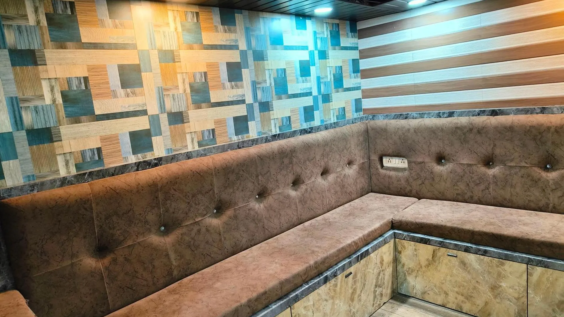**  Hotel H M International Βαρανάσι Ινδία